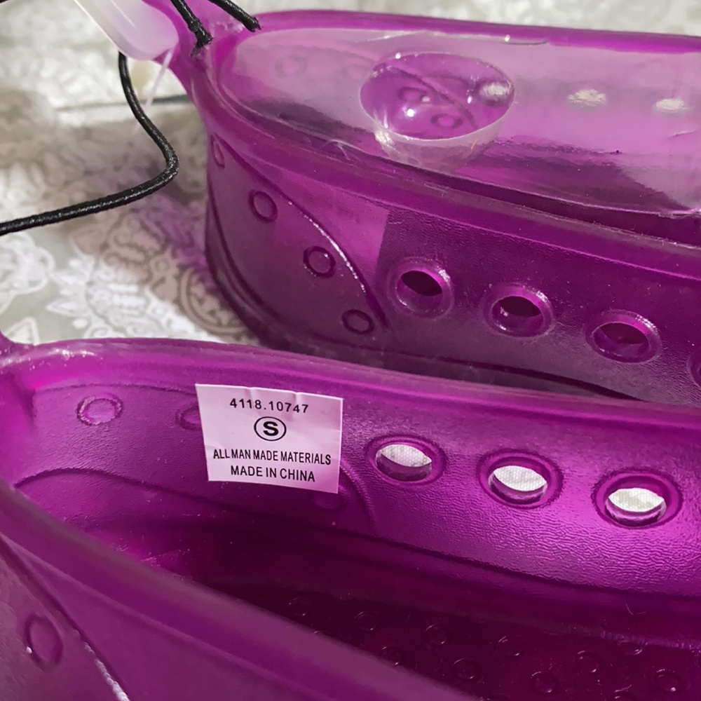 Size 5/6 Kids water shoes - Picture 8 of 10